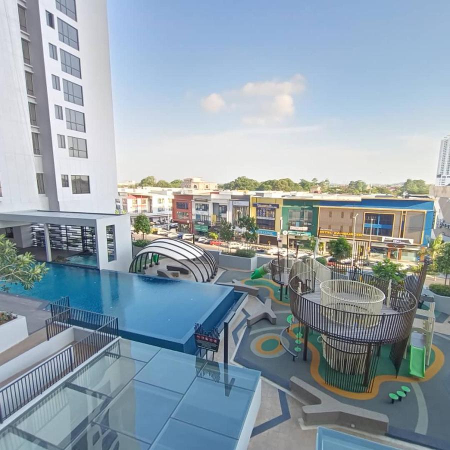 Sky Trees Netflix & Facilities With Balcony