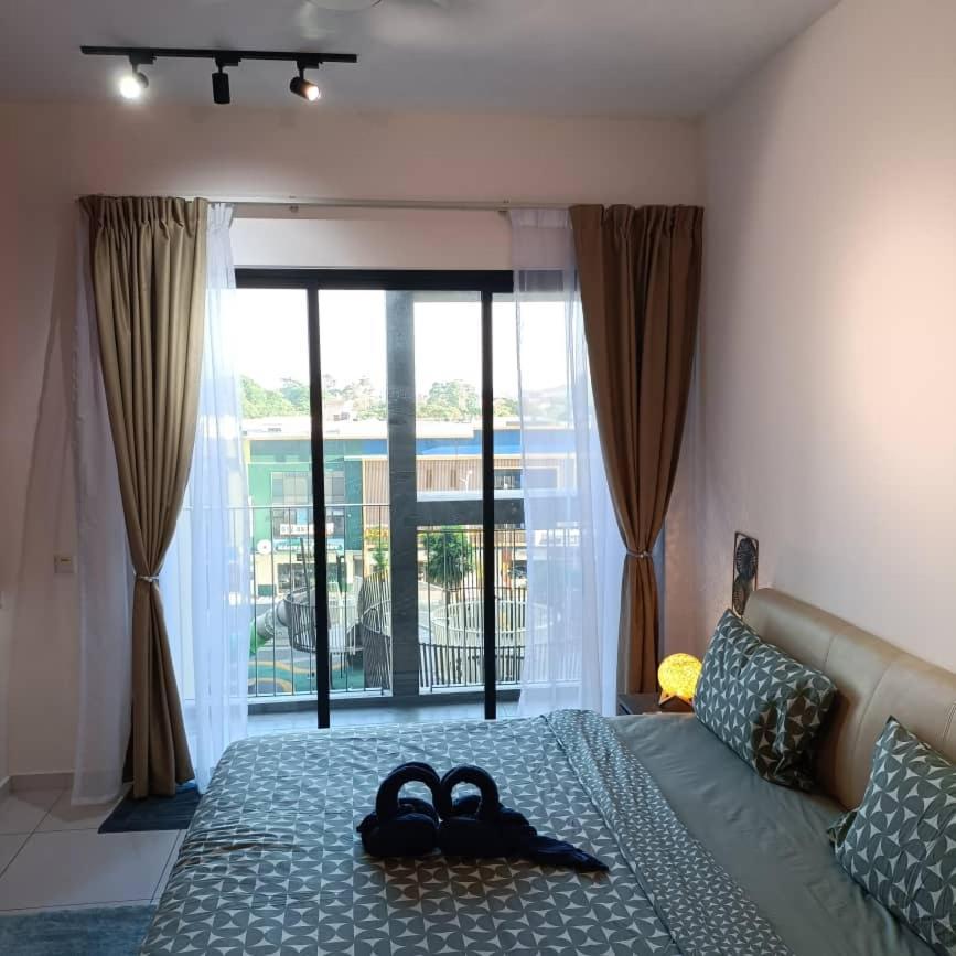 Sky Trees Netflix & Facilities With Balcony Apartment